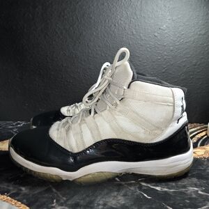 Jordan 11 black and white Men's Size 10
